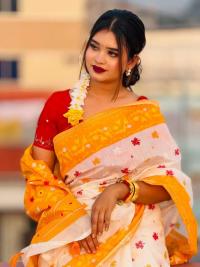 ফ্লোরাল প্রিন্ট মডেল শাড়ি